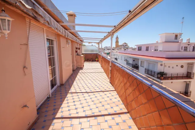 Ático para reformar con terrazas panorámicas – Corazón de Es - foto 3