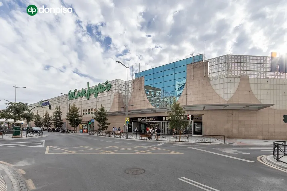LOCAL COMERCIAL EN ARABIAL JUNTO HIPERCOR