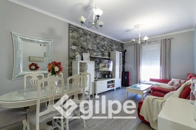 CASA EN VENTA EN MARCHENA CON COCHERA.