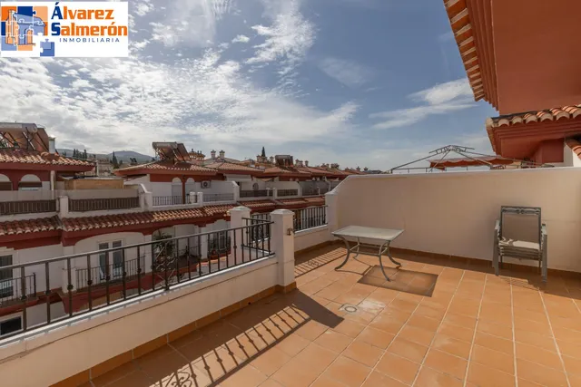 ADOSADA CON 4 DORMITORIOS, AMPLIAS TERRAZAS Y VISTAS A GRANADA Y SIERRA NEVADA — 41