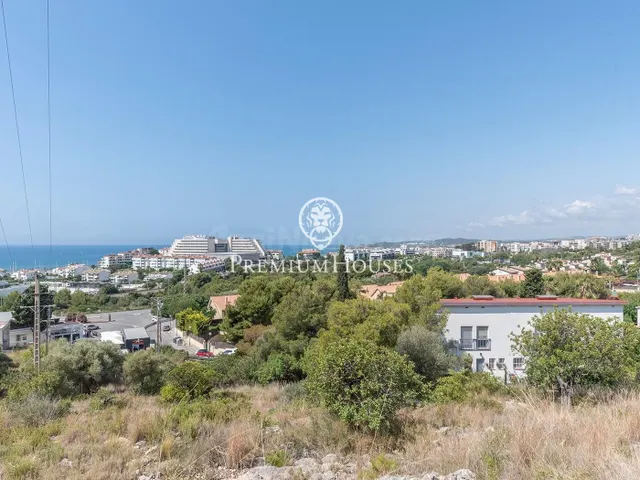 Espectacular terreno en venta con vistas al mar en Levantina