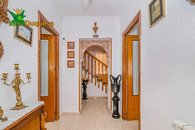 Casa de 7 dormitorios en La Zubia. (Con patio de 16 m2). — 16