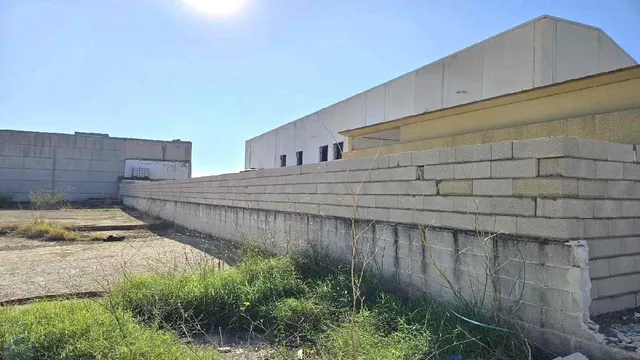 Se vende suelo industrial con nave — 15