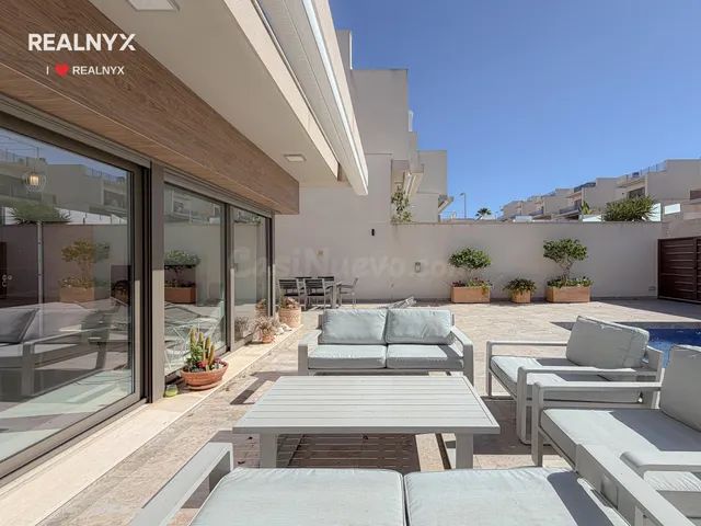 Exclusiva Villa con gigantesca parcela y piscina privada + G - foto 4