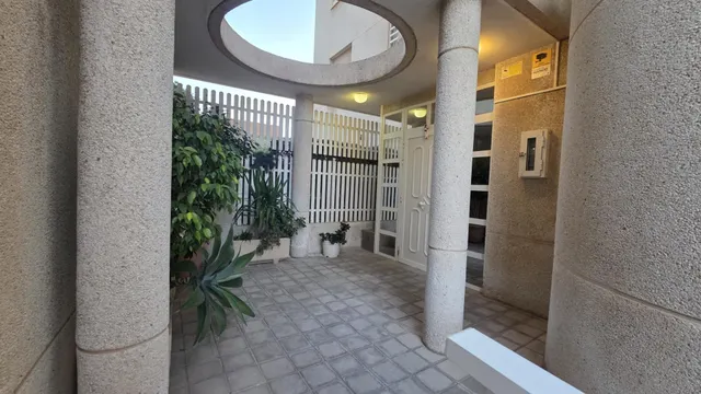 Vive frente al mar en este exclusivo piso en la Playa de Muchavista. — 49