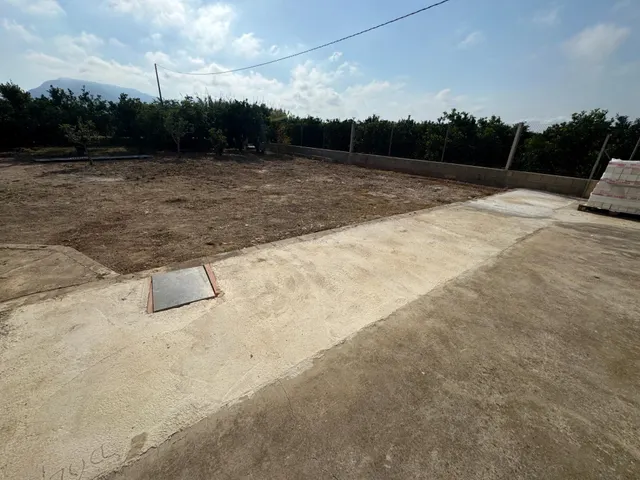 ENCANTADOR CHALET CON PARCELA A ESCASOS METROS DEL MAR — 35
