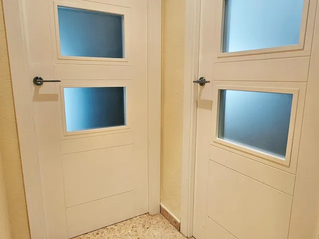 Piso de 4 dormitorios con plaza de garaje en San Basilio, con terraza de 20 m2 anexa al trastero en la cubierta. — 25