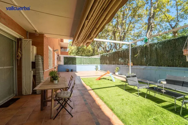 PLANTA BAJA CON GRAN TERRAZA-JARDÍN Y PLAZA DE APARCAMIENTO: - foto 3