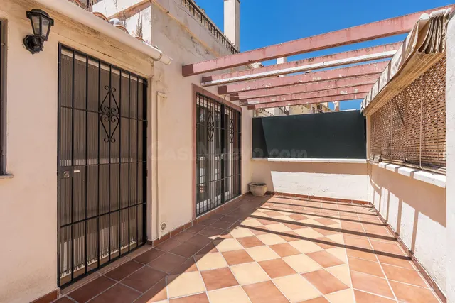 ADOSADA EN URBANIZACIÓN EN HUETOR VEGA — 3