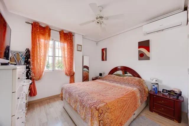 Casa en venta en Lo Crispín con 3 dormitorios, piscina, jardín y terraza cerca de Torrevieja y Guardamar — 20