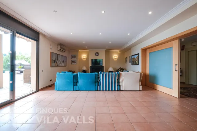 Villa de lujo con piscinas y finca de 6 ha en Sant Feliu de Codines — 24