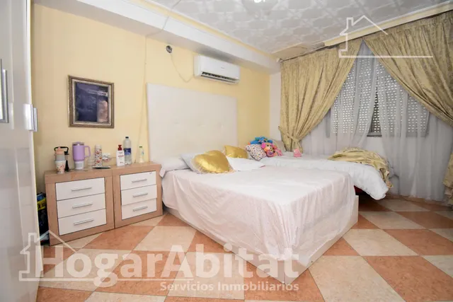 AMPLIA CASA CON GARAJE Y GRAN TERRAZA Y UNA SEGUNDA VIVIENDA — 19