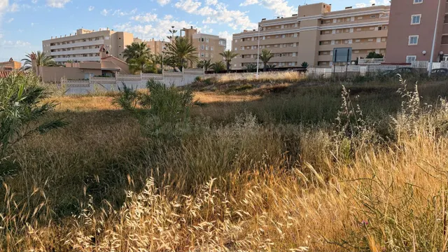 Terreno Urbano en Arenales del Sol - Oportunidad de Inversió - foto 3