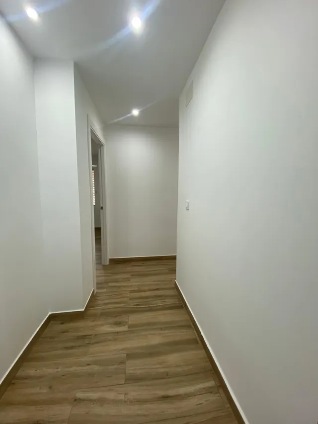 Reformado apartamento en primera línea de Torrevieja con vistas laterales al mar y piscina — 15