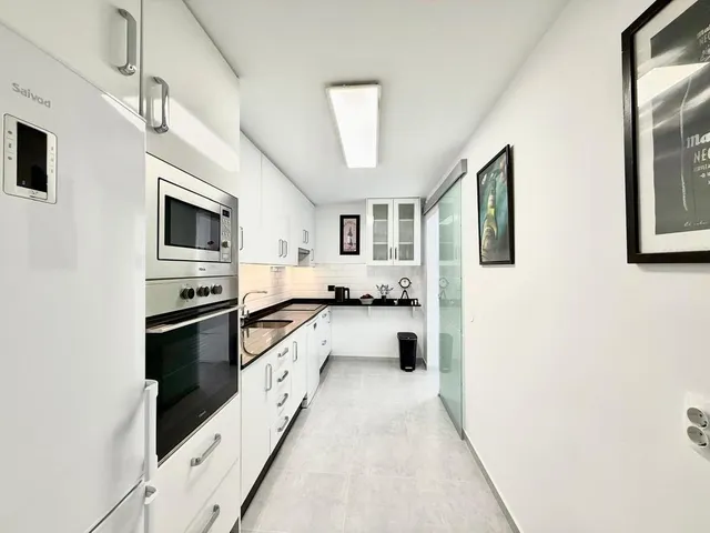 Apartamento de 2 dormitorios con terraza, piscina y garaje privado en las rampas, Fuengirola — 4
