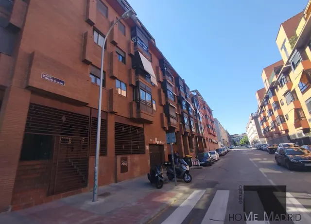 ESTUDIO HOME MADRID OFRECE plaza de garaje en Arroyo del Fresno, en la calle Mirador de la Reina. — 8