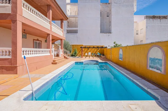 ¡Impresionante Chalet en Lachar con Piscina y Amplios Espacios! ✨ — 2