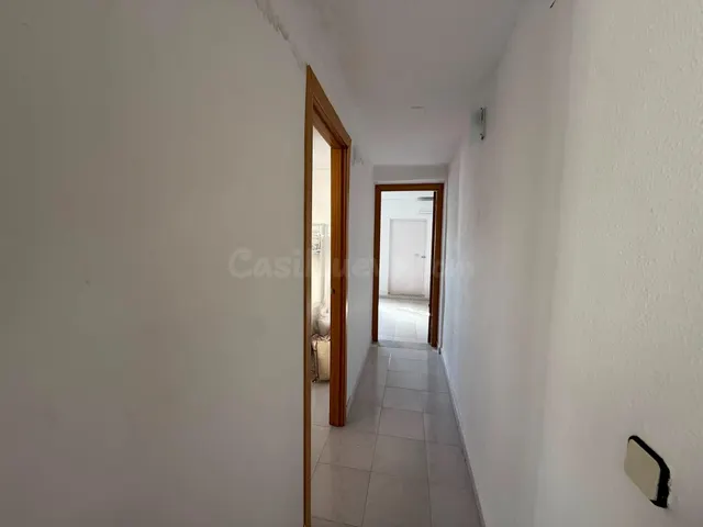 Casa en el Centro: Espacio y Comodidad en Dos Plantas - foto 5