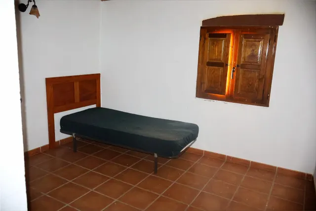 MASIA VALLADA CON PISCINA, ZONA PARA CABALLOS Y MAS DE 2 HECTAREAS DE TERRENO — 32