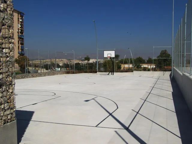 Alta rentabilidad: piso de 4 dormitorios, semireformado, amueblado a estrenar en Alicante, listo para entrar a vivir, a 4 km de la playa — 21