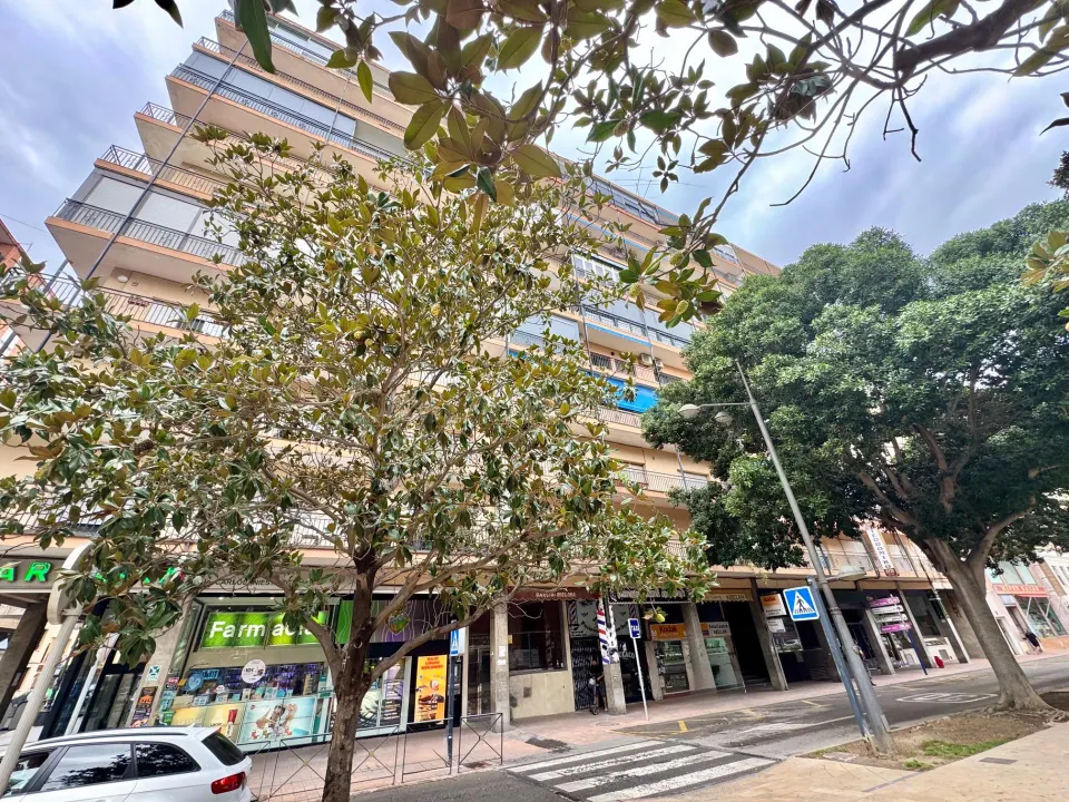 ESTUPENDO PISO DE 4 DORMITORIOS EN LA GLORIETA DE ALQUILER CON AMPLIO BALCÓN  (SE AMUEBLA SEGÚN NECESIDAD) ¡¡VISITELO SIN COMPORMISO!!
