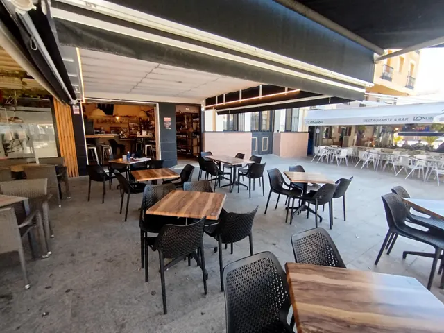 SE TRASPASA BAR FUNCIONANDO EN PLAZA CONSTITUCION — 8