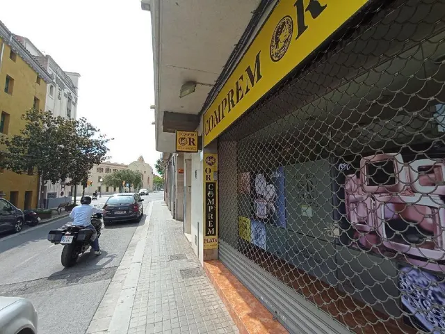 LOCAL COMERCIAL EN VENDA A IGUALADA - RAMBLA SANT FERRAN — 2