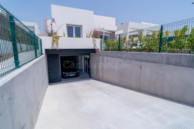 EXCLUSIVA VILLA DE DISEÑO MODERNO DE 3 DORMITORIOS CON PISCI - foto 3