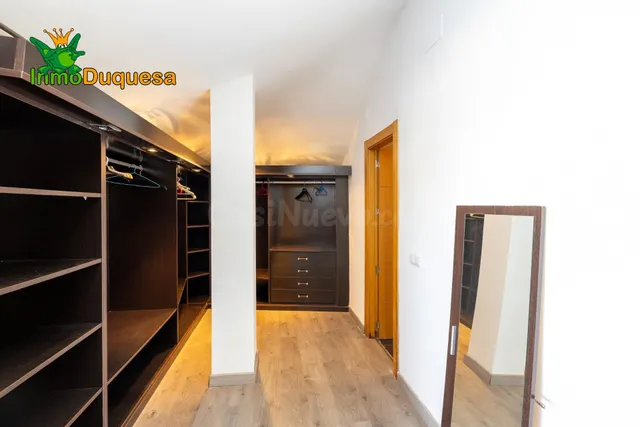 Piso duplex de 4 Dorm. en Santa Fe con plaza de aparcamiento - foto 3