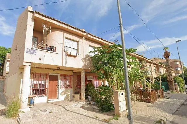 SE VENDE piso OKUPA en C Poeta Eduardo Flores de Murcia - foto 2
