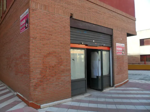 OPORTUNIDAD ÚNICA, LOCAL COMERCIAL O REALIZAR VIVIENDA como ESTUDIO  EN AV, MADRID , EL MEJOR PRECIO DE LA ZONA ¡¡GRAN CHOLLO!! — 7