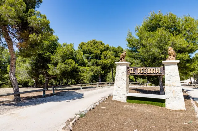 MAGNIFICO CHALET INDEPENDIENTE CON PISCINA PRIVADA Y VISTAS AL CAMPO DE GOLF EN CIUDAD QUESADA — 48