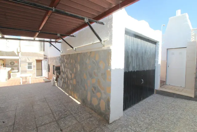 Chalet independiente con piscina privada, jardín y garaje en El Chaparral, Torrevieja — 29