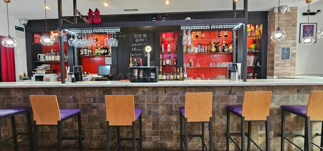 Traspaso Bar-Cafetería junto al Retiro | Salida de Humos | L - foto 2
