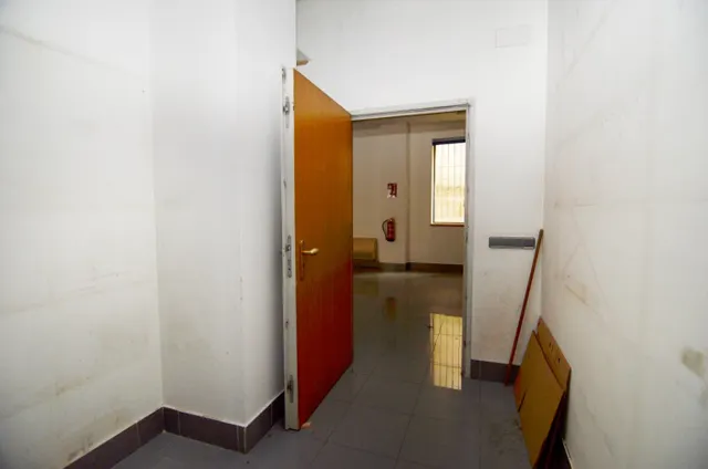 Urbis te ofrece un local en alquiler en zona Centro, Salamanca. — 32