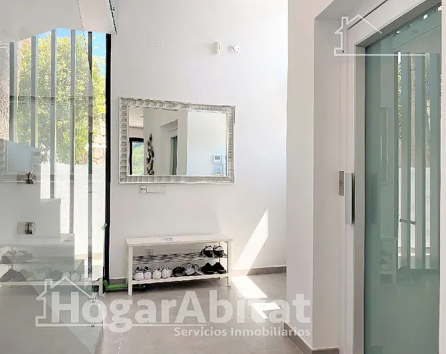 CHALET SEMINUEVO CON PISCINA, GARAJE Y VISTAS DESPEJADAS — 25