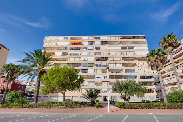VISTAS AL MAR! PISO DE 2 DORMITORIOS EN TORREVIEJA , TOTALMENTE REFORMADO — 27