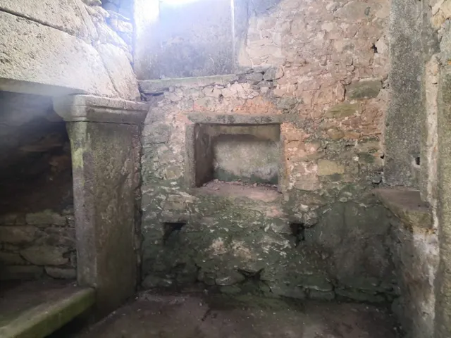 Conjunto de viviendas semirestauradas en Baio — 43