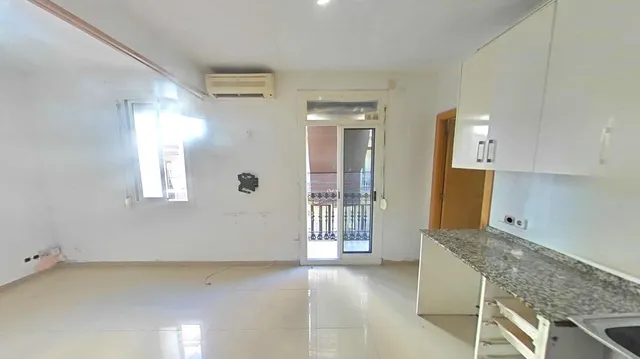 Piso en venta en Calle dels Magatzems — 7