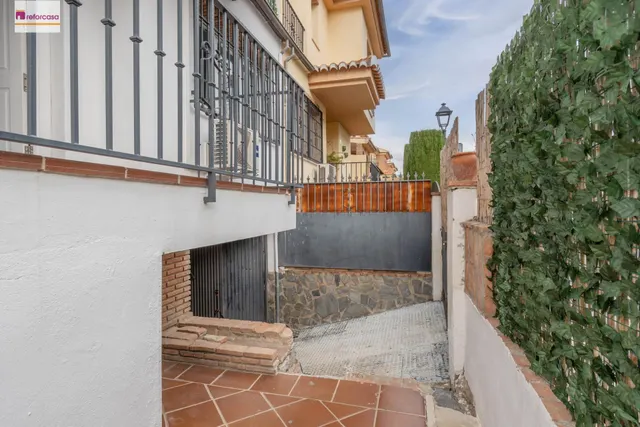 Encantadora Casa Reformada en Ogijares con Vistas y Espacios para Disfrutar — 38