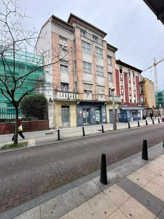 Local comercial 200m² en primera linea Torrelavega