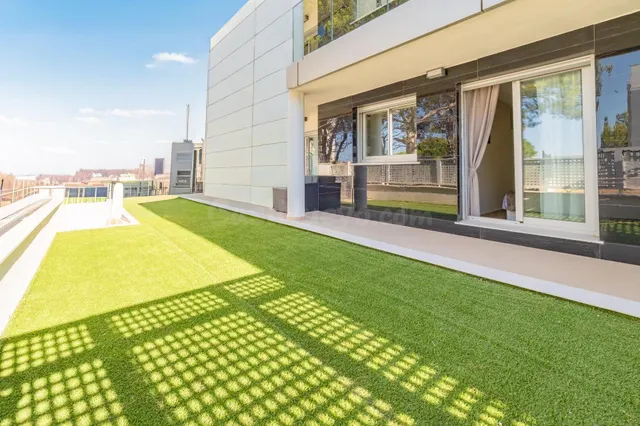 ESPECTACULAR APARTAMENTO EN PLANTA BAJA CON JARDIN EN TORREL - foto 2