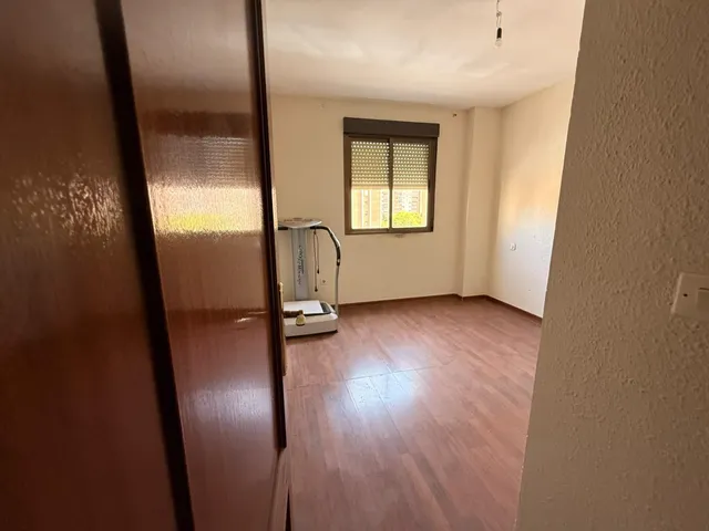 Piso de 3 dormitorios y un baño en Valdepasillas — 7