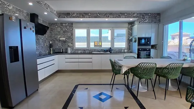 IMPRESIONANTE CHALET EN ALFAS DEL PI — 19