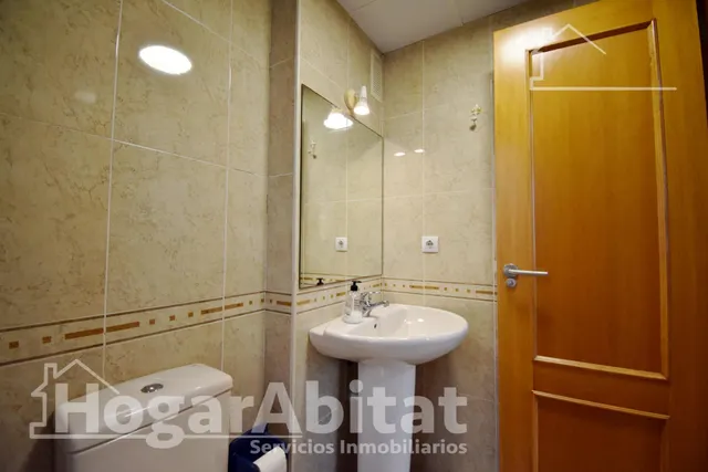 Playa a escasos 100 metros en este luminoso apartamento con terraza y piscina — 31