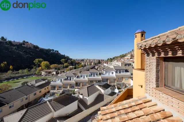 ESPECTACULAR CASA ADOSADA CON PISCINA INDEPENDIENTE — 33