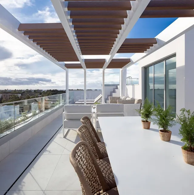 Ático de lujo en venta en Marbella con solárium y piscina pr