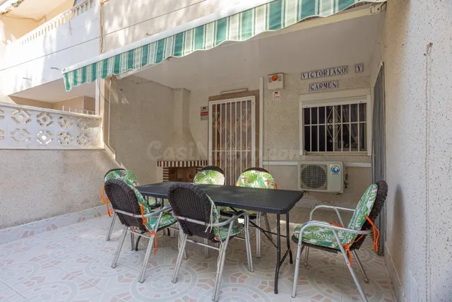 Bungalow en planta baja a 400 metros de la Playa de Los Náufragos — 2
