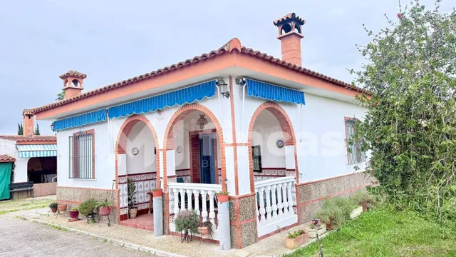Chalet con 3.150 m2 de parcela en "LA NARANJILLA" (Carmona)  - foto 3