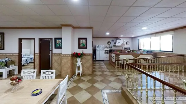 ESPECTACULAR CHALET CON DOS CASAS Y AMPLIO TERRENO — 43